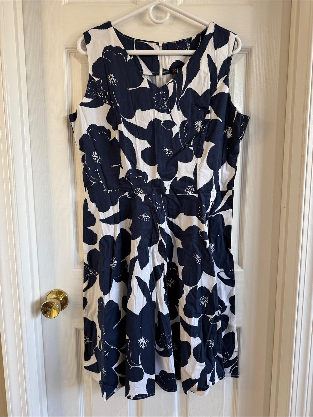 NWT Sleeveless White and Navy Floral Midi Dress